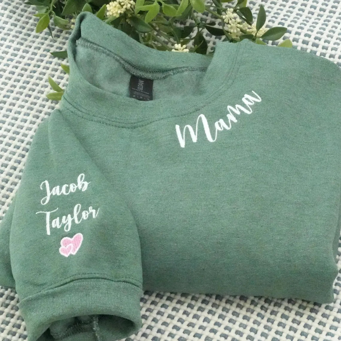 Custom mama sweatshirt in green with personalized embroidered names.