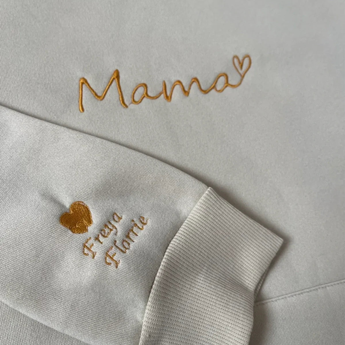 Mama Hoodie – The perfect Mother’s Day gift! A cozy, personalized sweatshirt for moms, mamas, and mummies. Custom embroidery available.