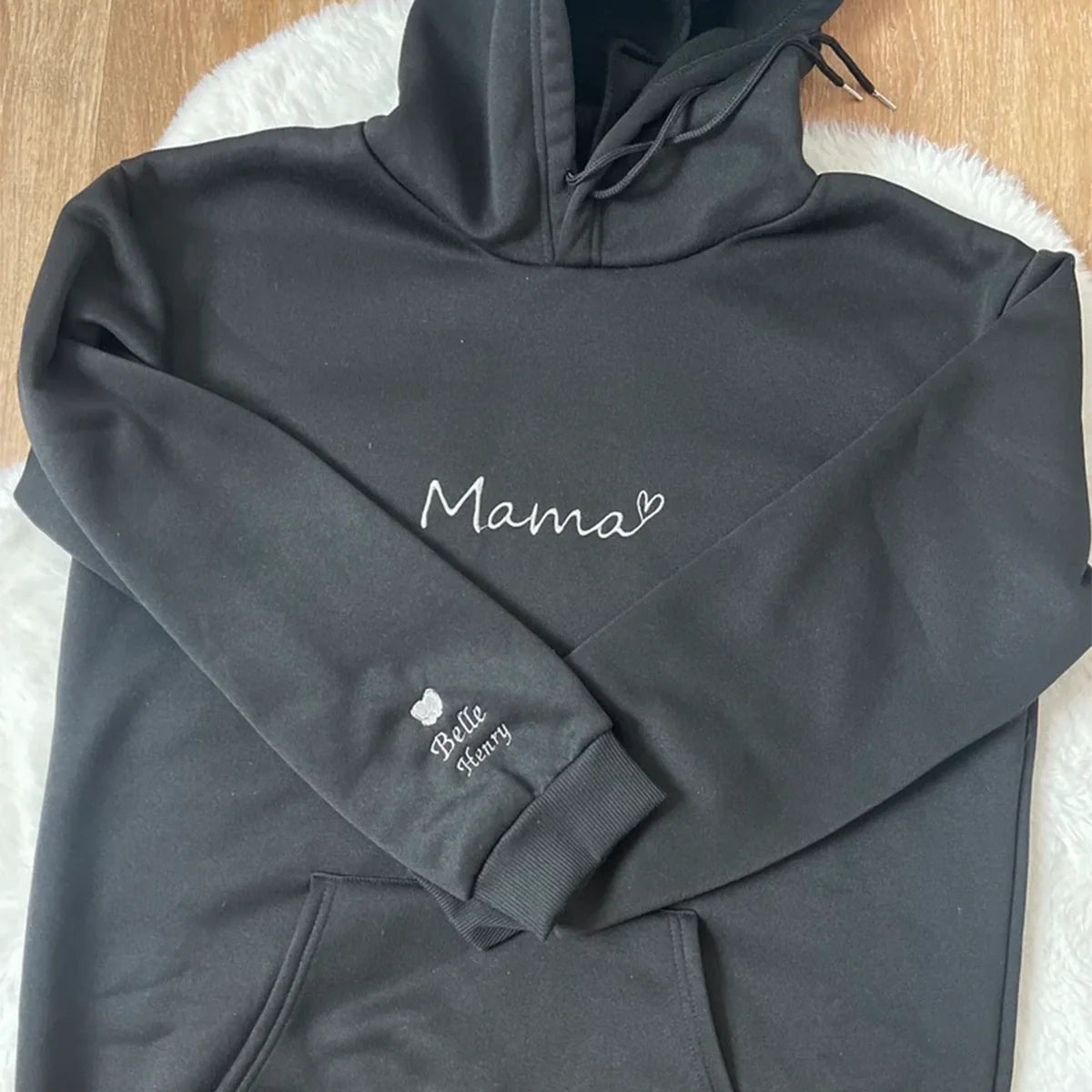 Mama Hoodie – The perfect Mother’s Day gift! A cozy, personalized sweatshirt for moms, mamas, and mummies. Custom embroidery available.